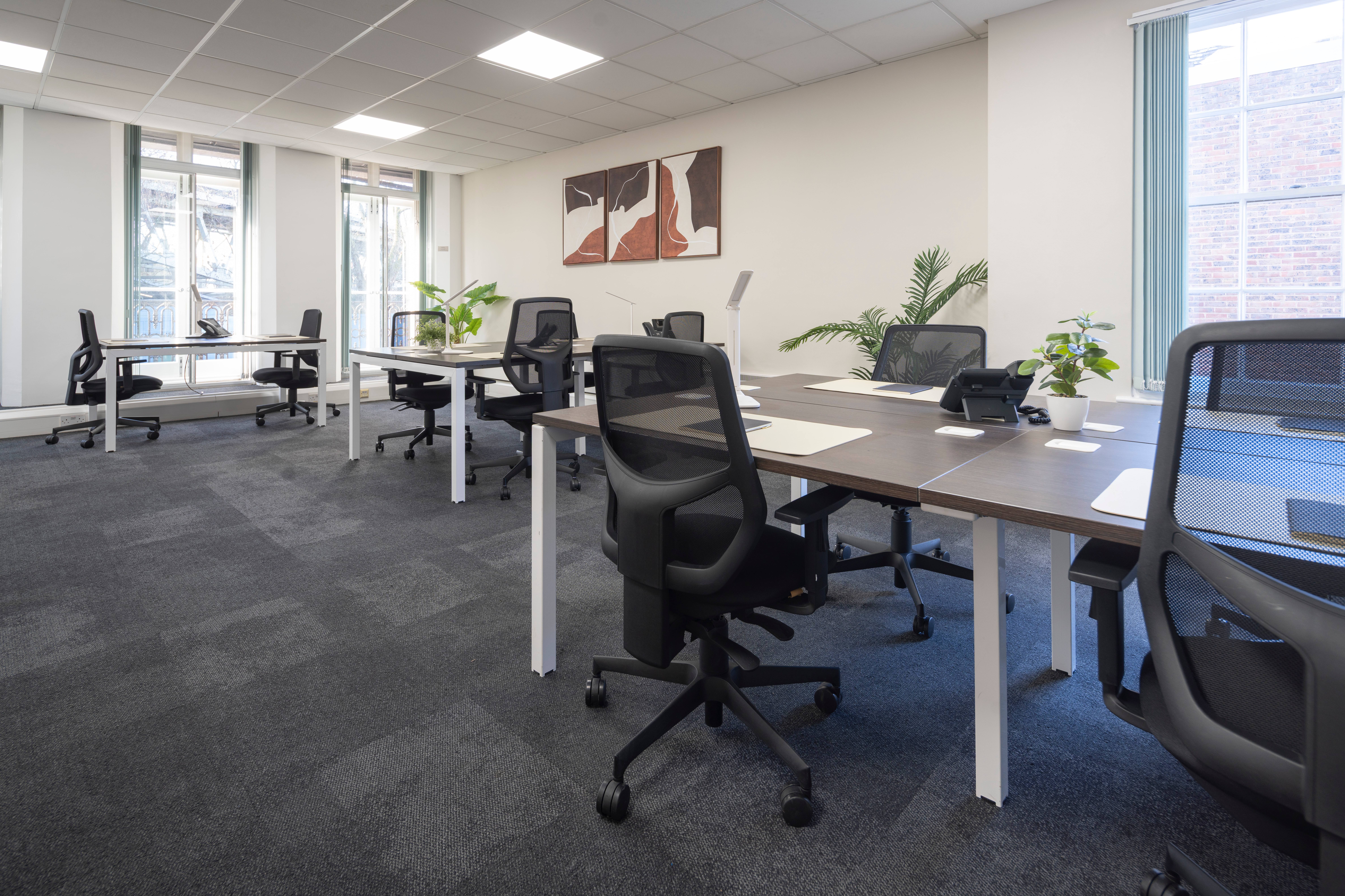 Office in Brentford - photo 2